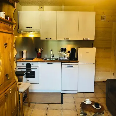 Dore Apartment *